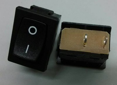 底部帶電木板船型開關(guān) 防止因焊接溫度過(guò)高造成翹板開關(guān)熔化的小腳開關(guān)-中國(guó)差速器殼交易網(wǎng)